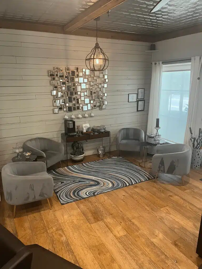 Salon221_Interior_08_Lounge_Area